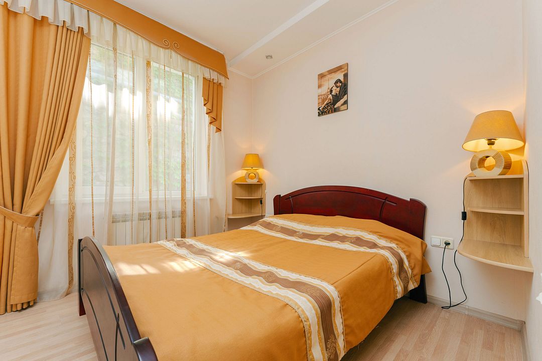 Апартаменты улучшенные 4-местные 3-комнатные (с террасой)