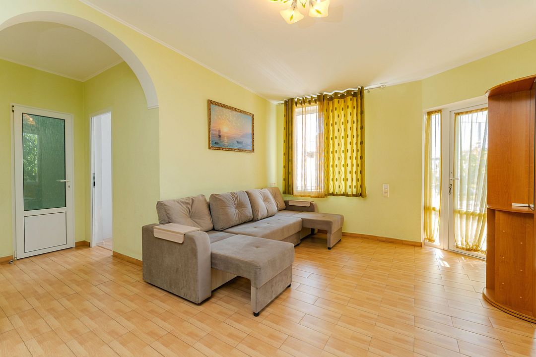 Апартаменты улучшенные 4-местные 3-комнатные (с террасой)