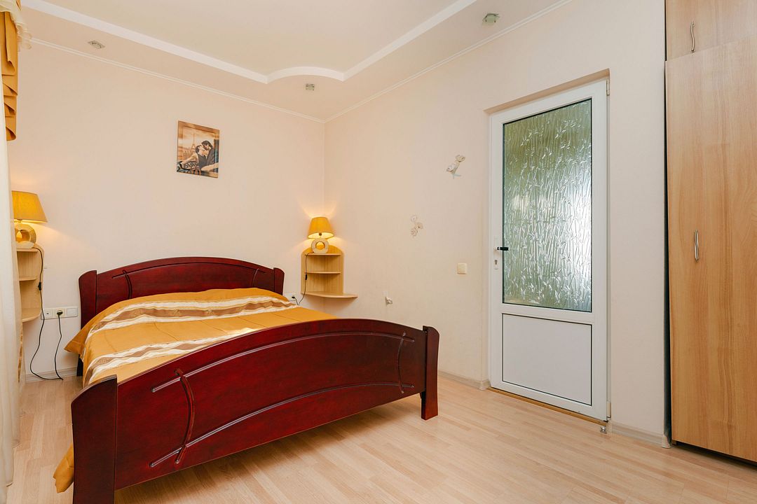 Апартаменты улучшенные 4-местные 3-комнатные (с террасой)