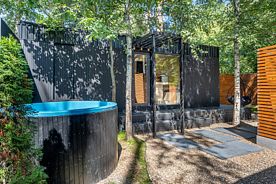 Домик с купелью, сауной и мангальной зоной Номера домов: 4, Ультрасовременный домик для двоих с мангалом и купелью, Одинцовский