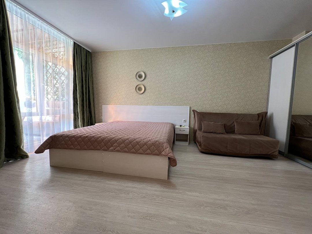 Апартаменты 4-местный (с собственным двориком)