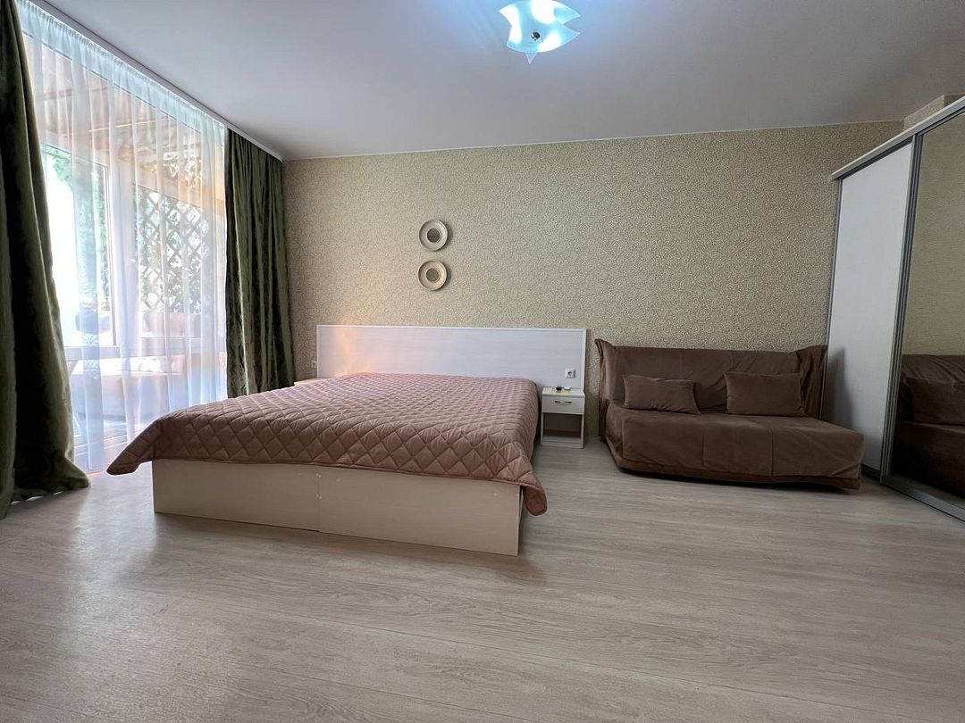 Апартаменты 4-местный (с собственным двориком)