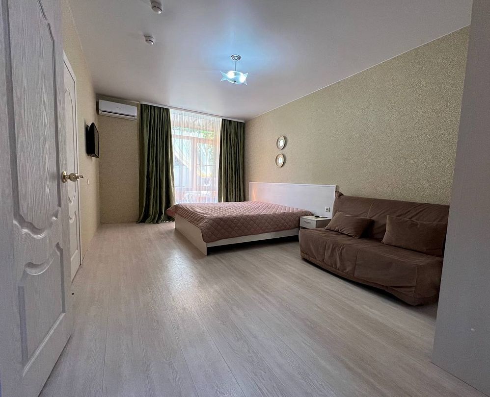 Апартаменты 4-местный (с собственным двориком)