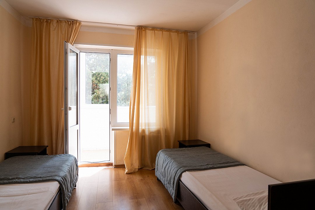 Номер 8-местный 3-комнатный (без кухни)