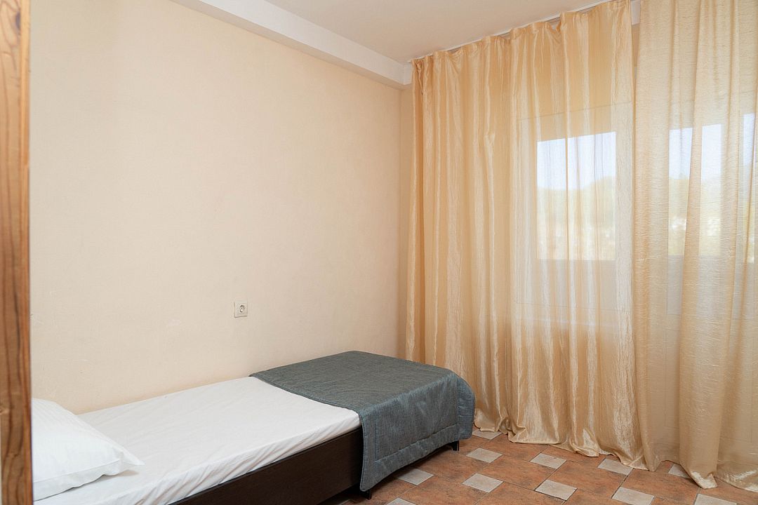 Номер 8-местный 3-комнатный (без кухни)