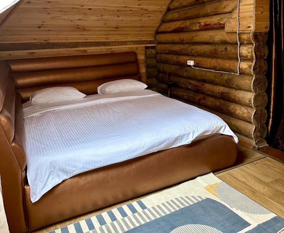 Дом 8-местный 4-комнатный 2-этажный (с баней)