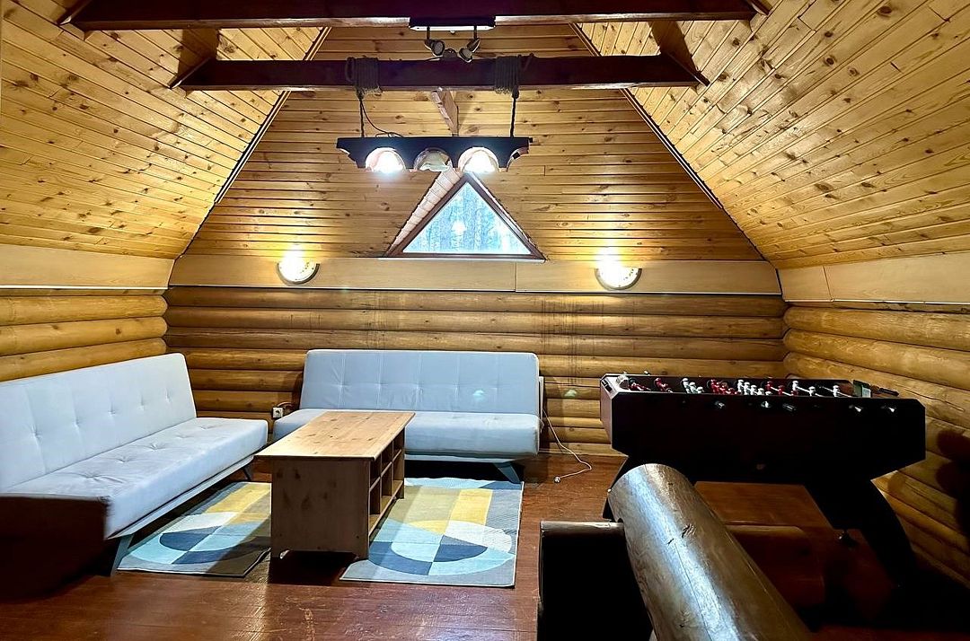 Дом 8-местный 4-комнатный 2-этажный (с баней)