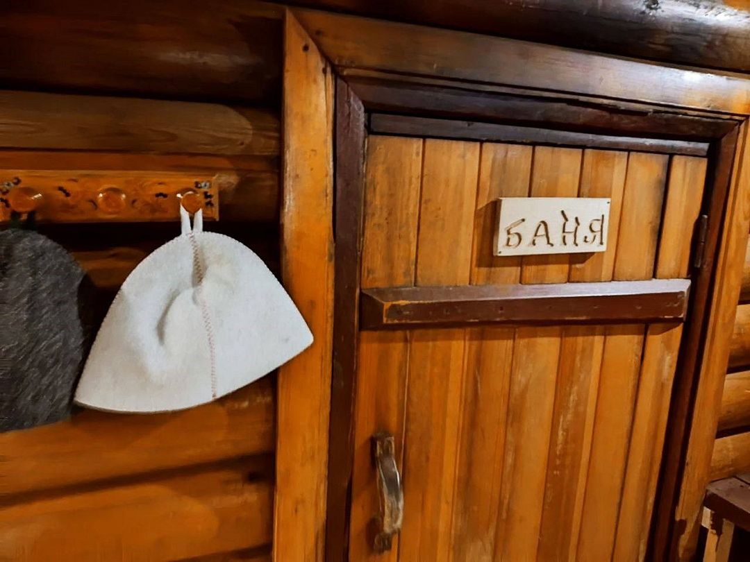 Дом 8-местный 4-комнатный 2-этажный (с баней)