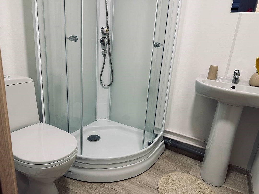 Домик 4-местный 2-комнатный №2 (вид на озеро)