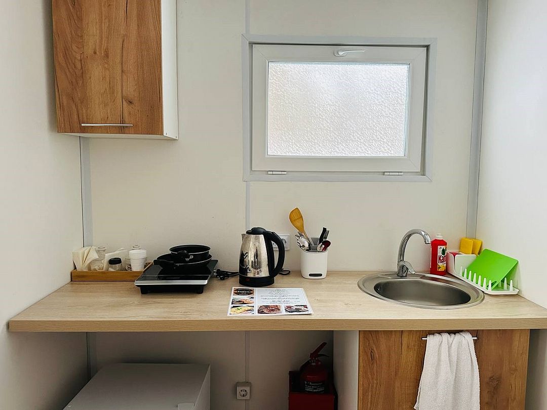 Домик 4-местный 2-комнатный №3 (вид на озеро)