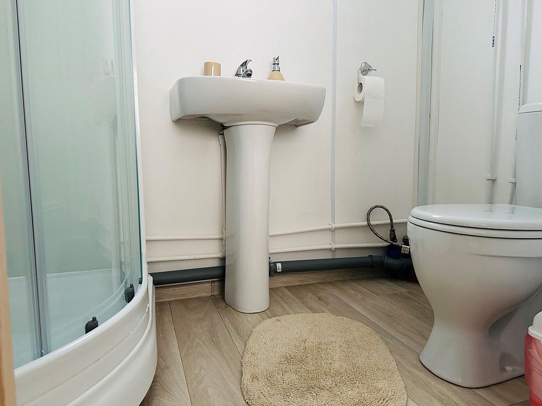 Домик 4-местный 2-комнатный №4 (вид на озеро)