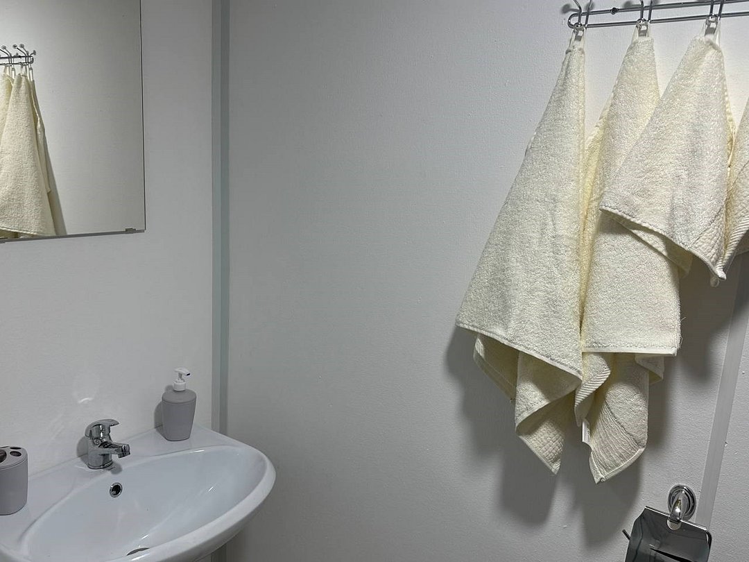 Домик 4-местный 2-комнатный №6 (вид на озеро)