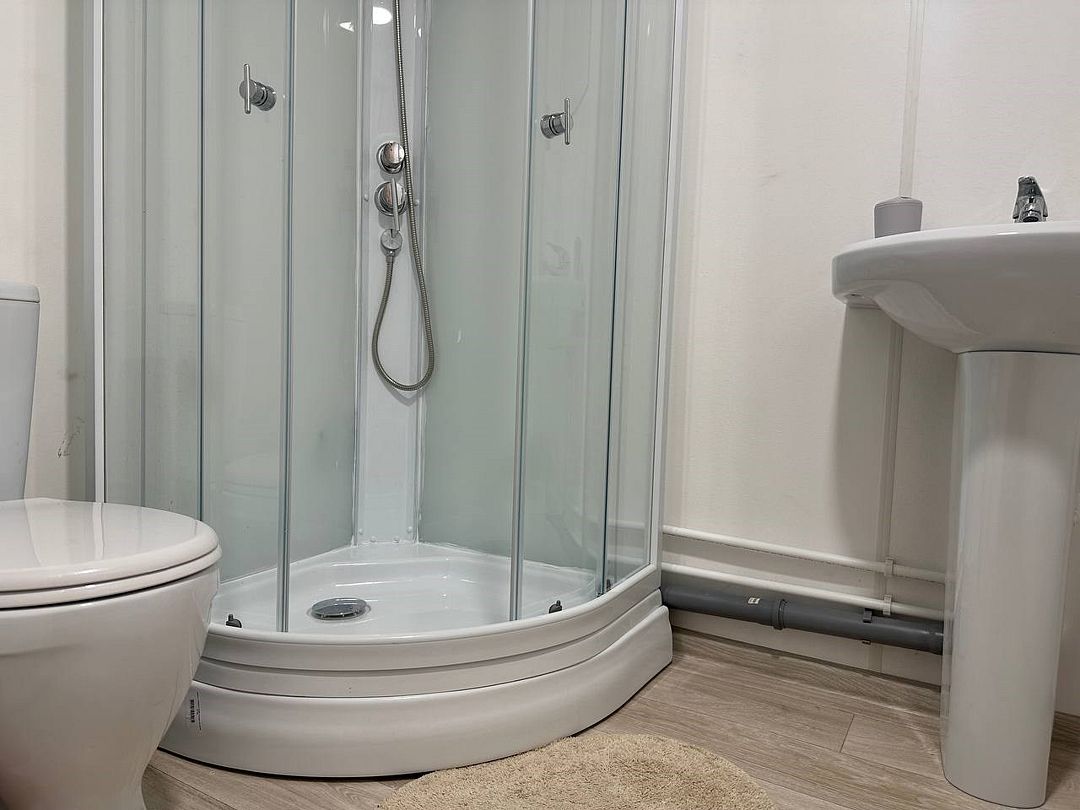 Домик 4-местный 2-комнатный №6 (вид на озеро)