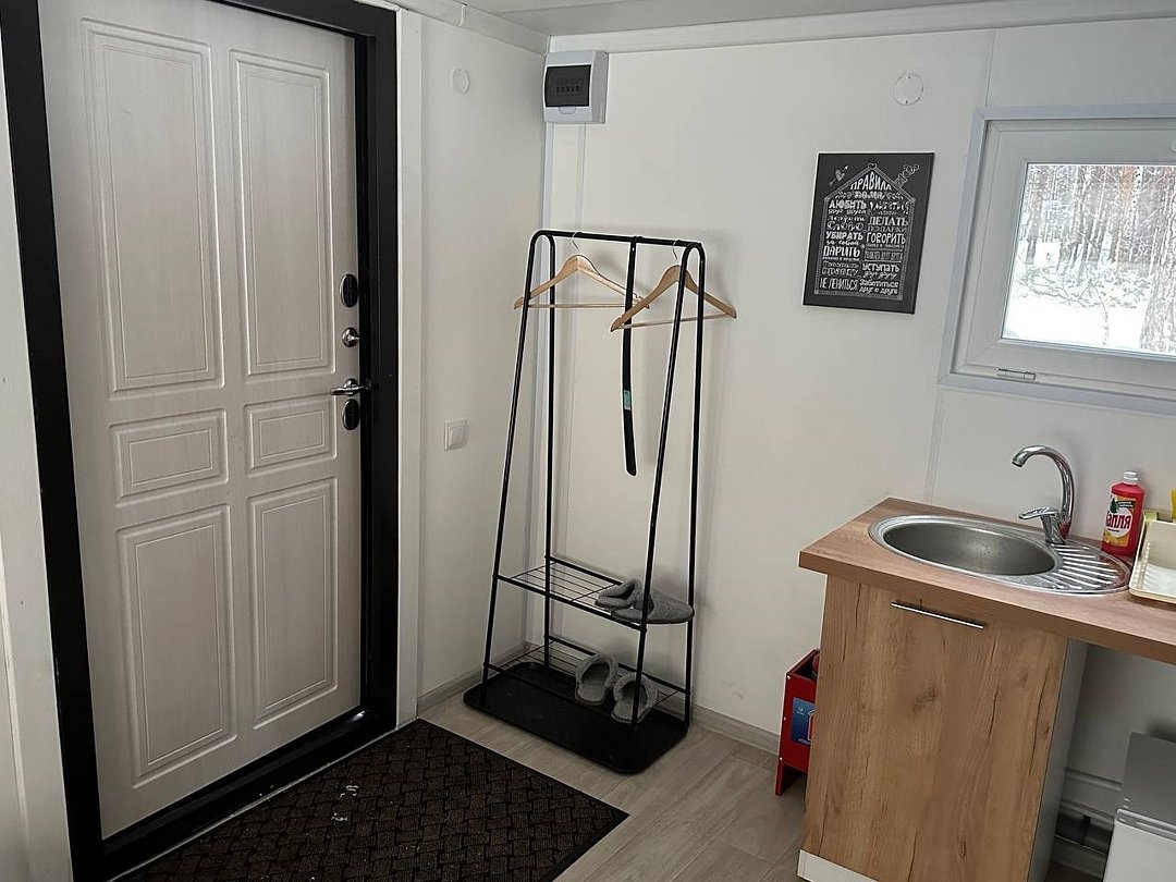 Домик 4-местный 2-комнатный №7 (вид на озеро)