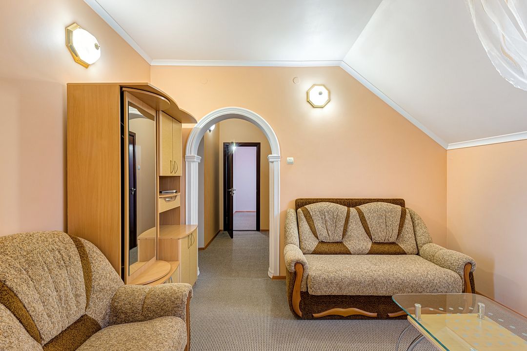 Люкс 4-местный 2-комнатный (Мансарда)