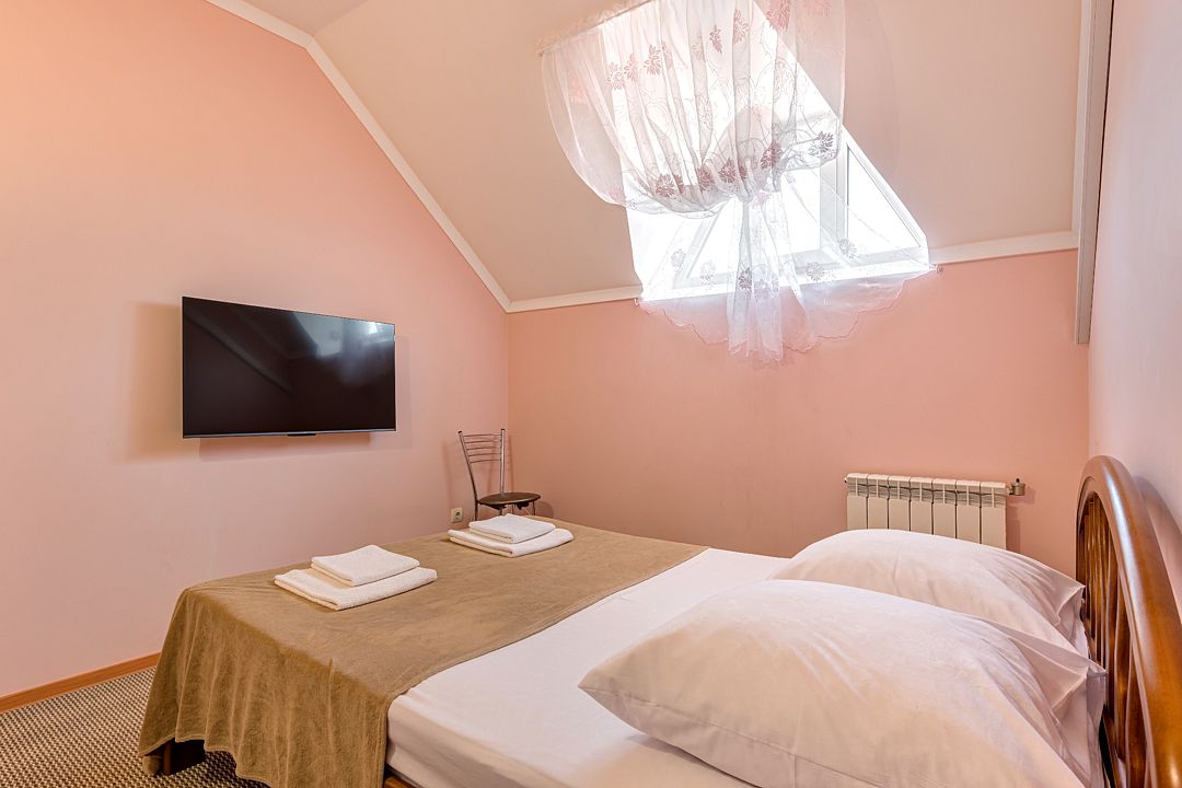 Люкс 4-местный 2-комнатный (Мансарда)