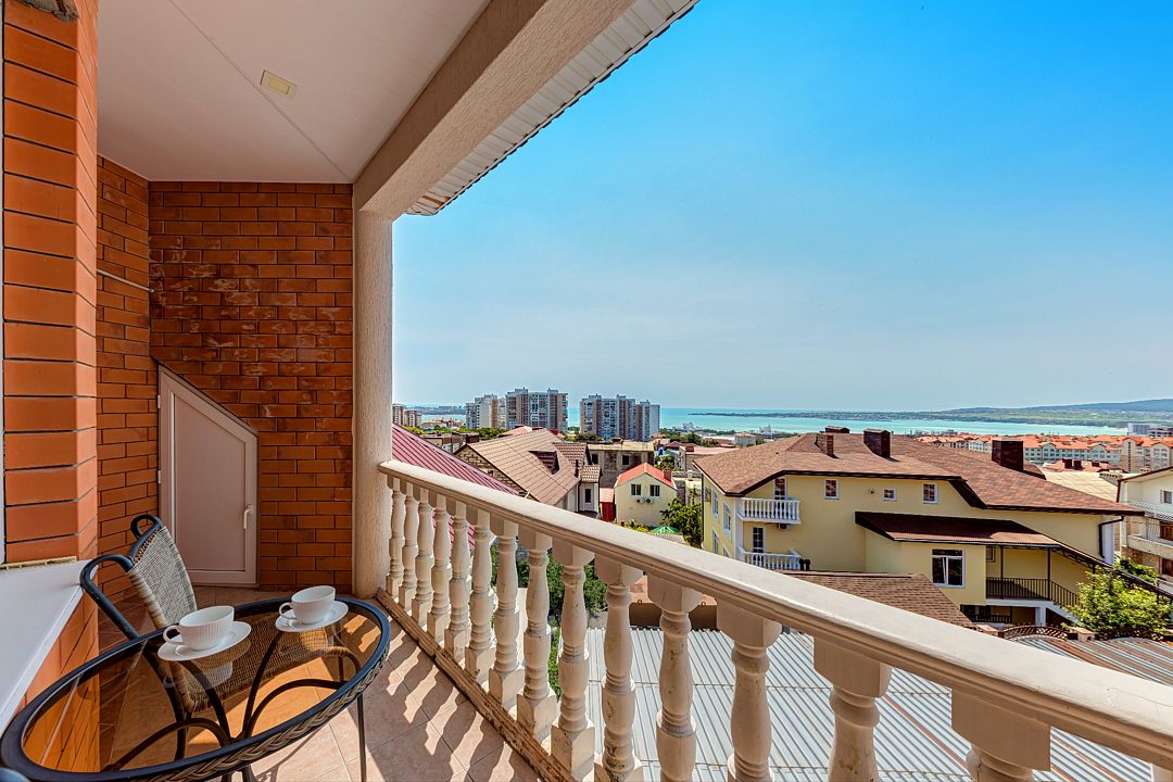 Люкс 4-местный 2-комнатный (Мансарда)