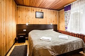 Стандарт в коттедже с холлом с 2 комнатами, Туристическая база отдыха Любава, Майминский
