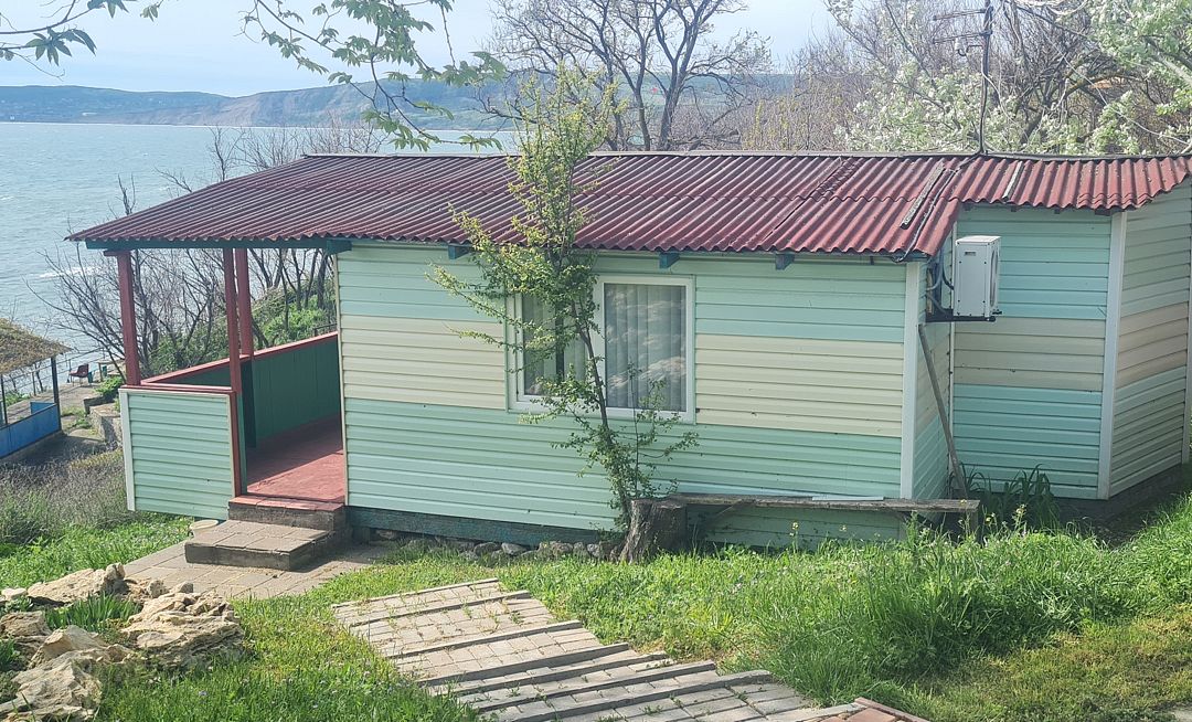 Коттедж 2-местный 2-комнатный (с верандой)