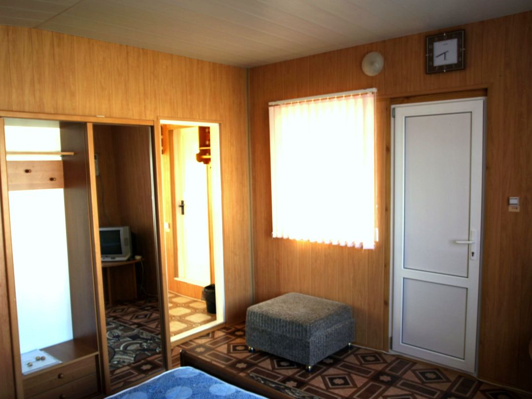 Коттедж 2-местный 2-комнатный (с верандой)