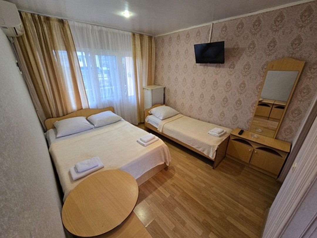 Стандартный 3-местный 1-комнатный (с балконом)