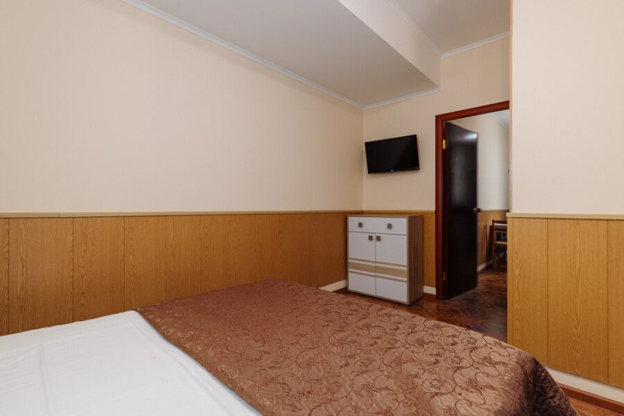 Апартаменты 3-местный (с отдельной спальней, кухней и видом на бассейн)