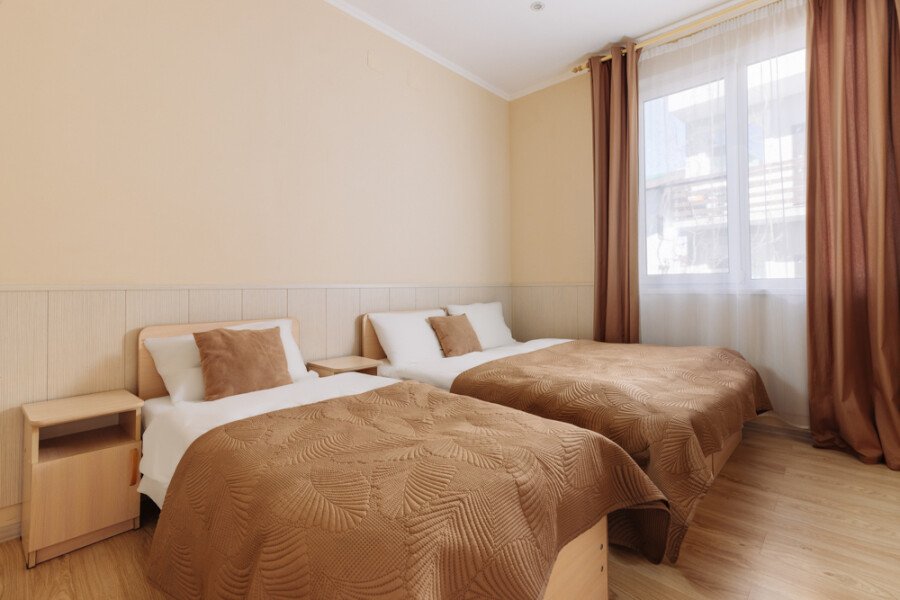 Стандартный 3-местный (DBL + 1-спальная кровать и кухней на 2 номера)