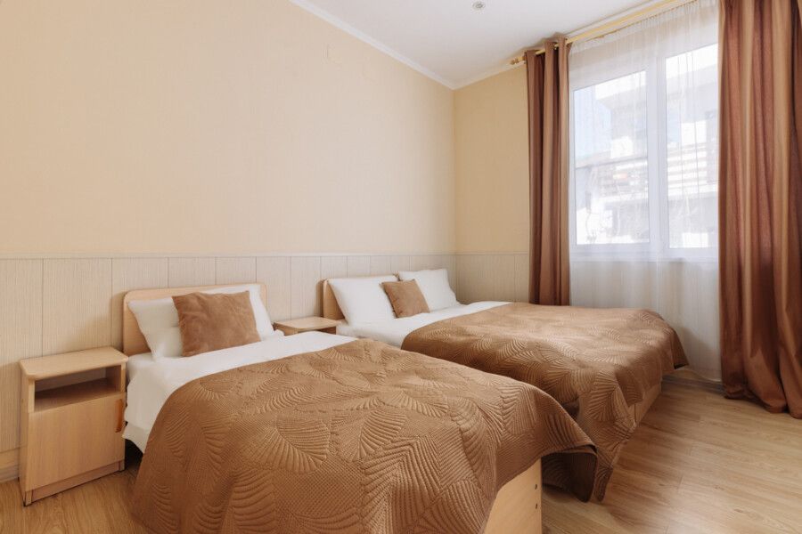 Стандартный 3-местный (DBL + 1-спальная кровать и кухней на 2 номера)