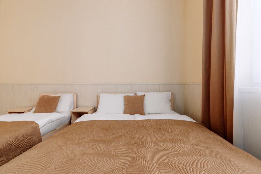 Стандартный 3-местный (с 2-спальной и 1-спальной кроватями и кухней на 2 номера)