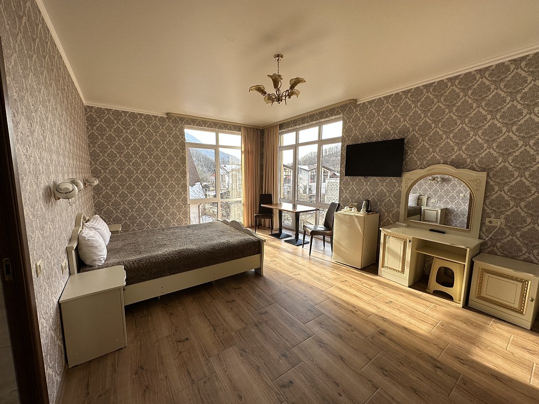 Стандартный 3-местный (с видом на горы)