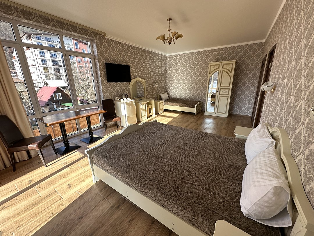 Стандартный 3-местный (с видом на горы)