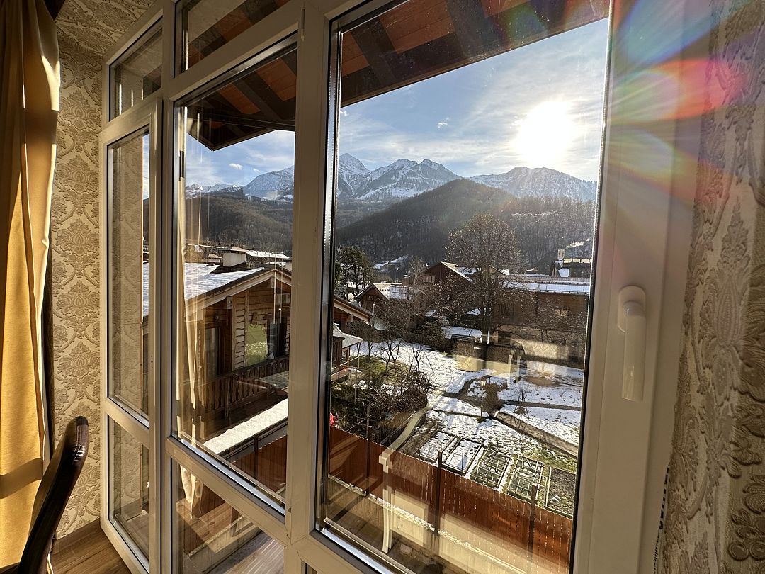 Стандартный 3-местный (с видом на горы)