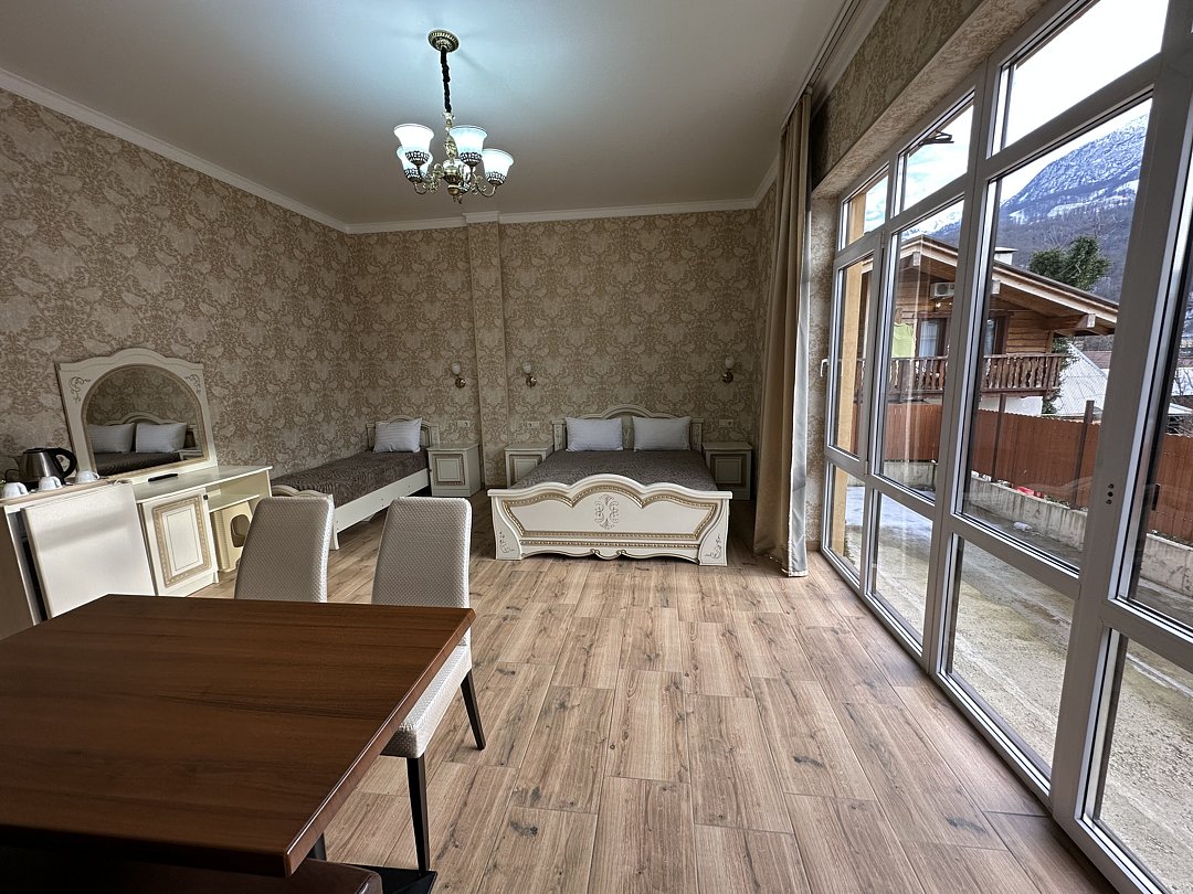 Стандартный 3-местный (с видом на горы)