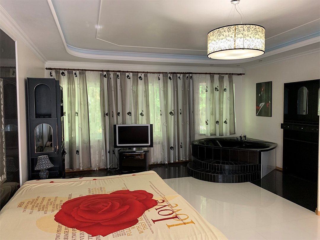 Семейный Гостевой 4-местный 2-комнатный (Розовый сад)