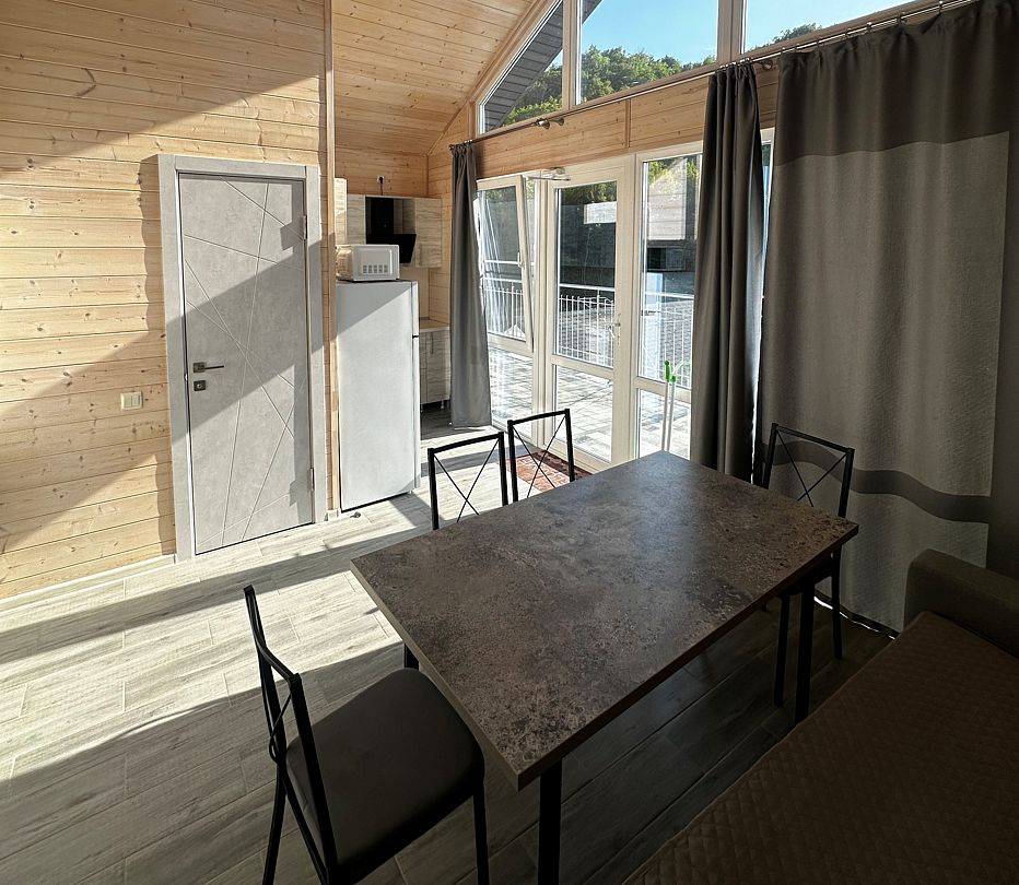 Домик 4-местный 2-комнатный