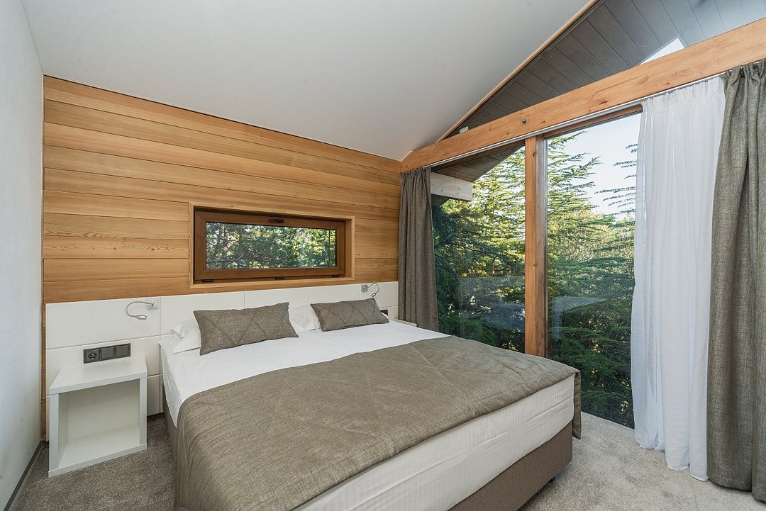 Коттедж 4-местный 3-комнатный (панорамные окна)