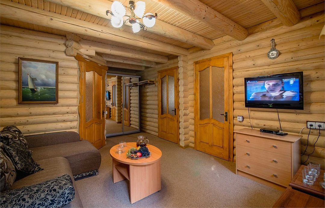 Коттедж-сруб 4-местный 3-комнатный (с двориком)