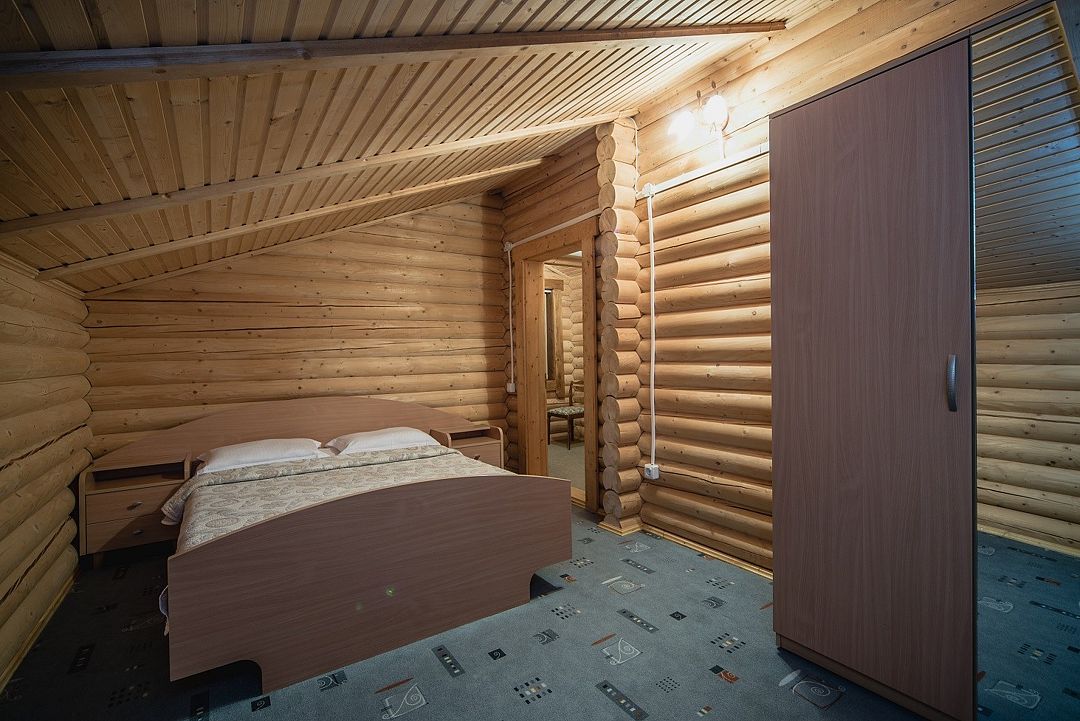 Коттедж-сруб 4-местный 3-комнатный 2-этажный (с террасой)