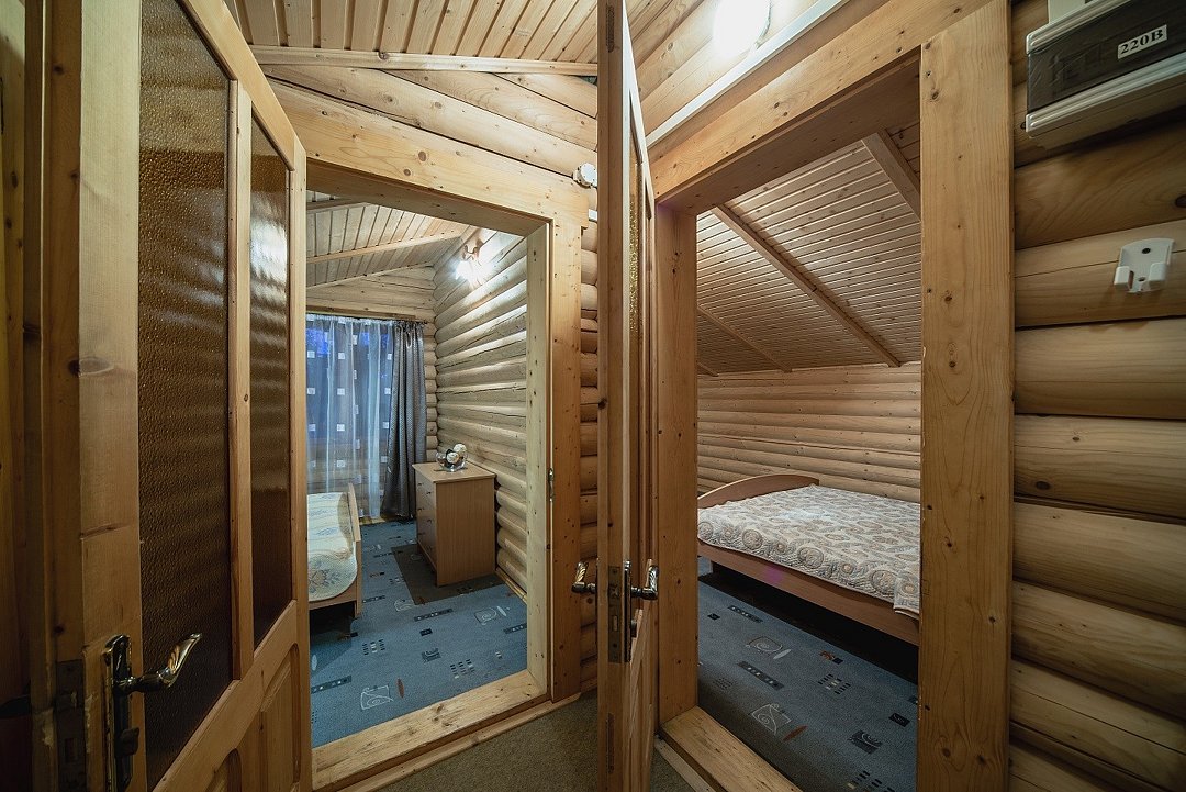 Коттедж-сруб 4-местный 3-комнатный 2-этажный (с террасой)