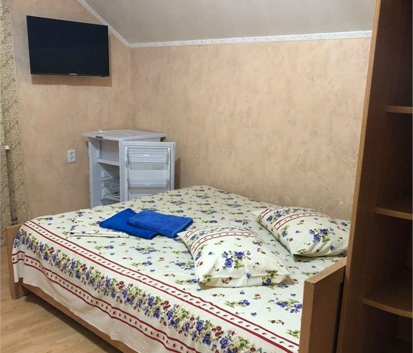 Номер 2-местный (с балконом, с удобствами на этаже)