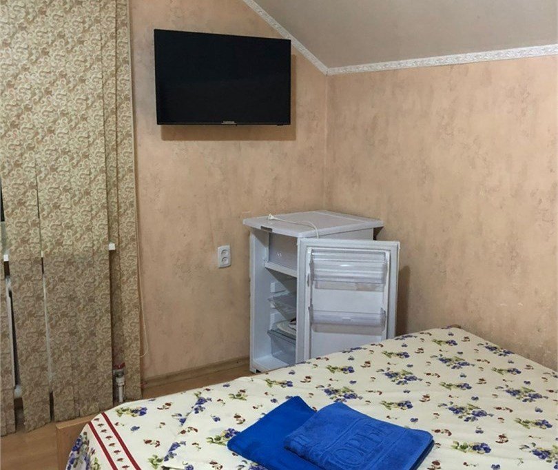 Номер 2-местный (с балконом, с удобствами на этаже)