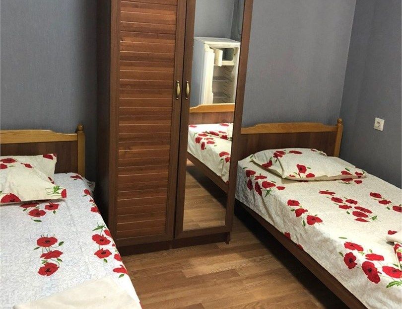 Номер 2-местный (с удобствами на этаже)