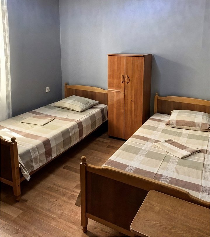 Номер 2-местный (с удобствами на этаже)