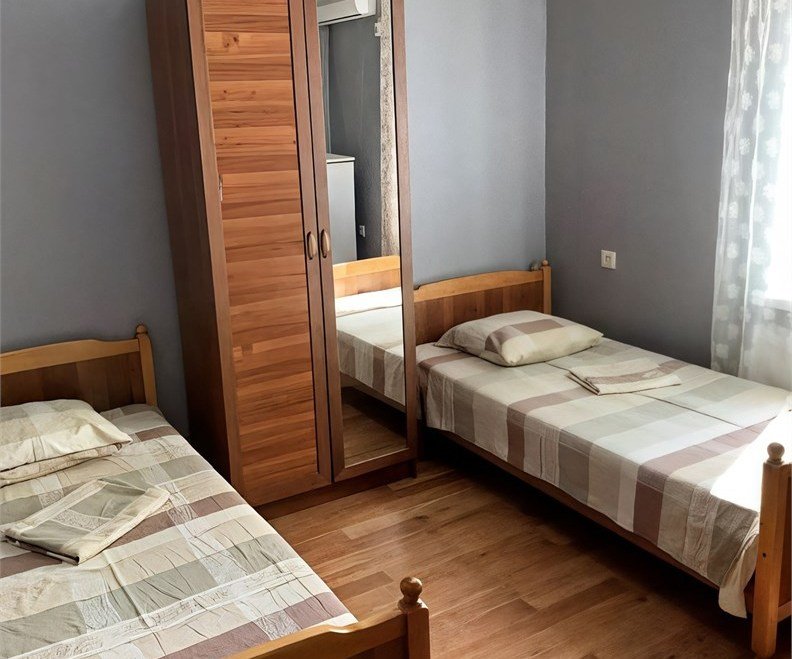 Номер 2-местный (с удобствами на этаже)