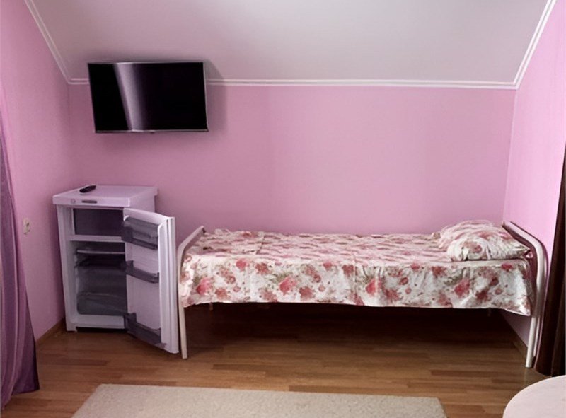 Номер 3-местный (с дополнительным местом, удобствами на этаже)