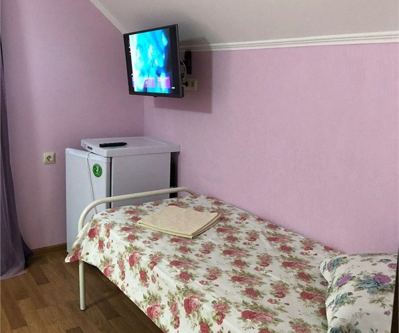 Номер 3-местный (с дополнительным местом, удобствами на этаже)