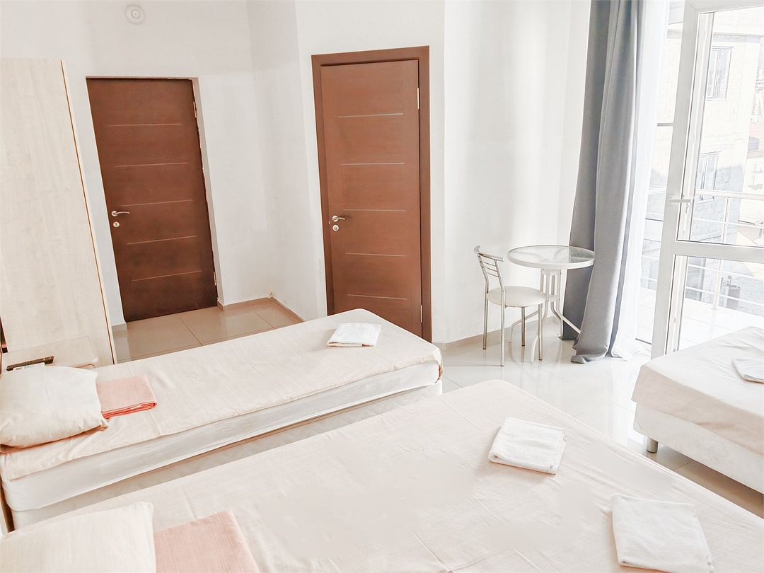 Номер 4-местный (с балконом)