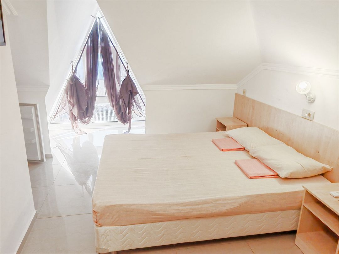 Стандартный 2-местный (мансарда)