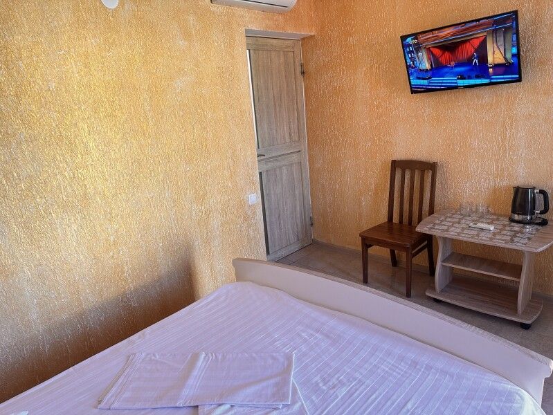 Люкс 4-местный 2-комнатный (с балконом)