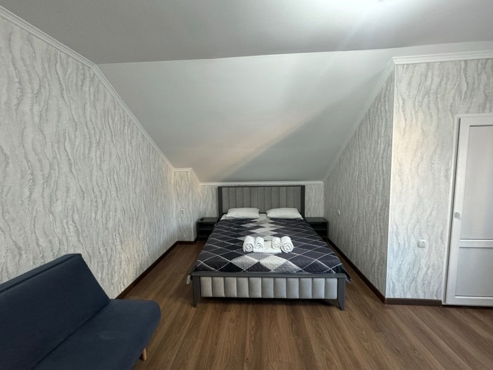 Стандартный 3-местный (с балконом)